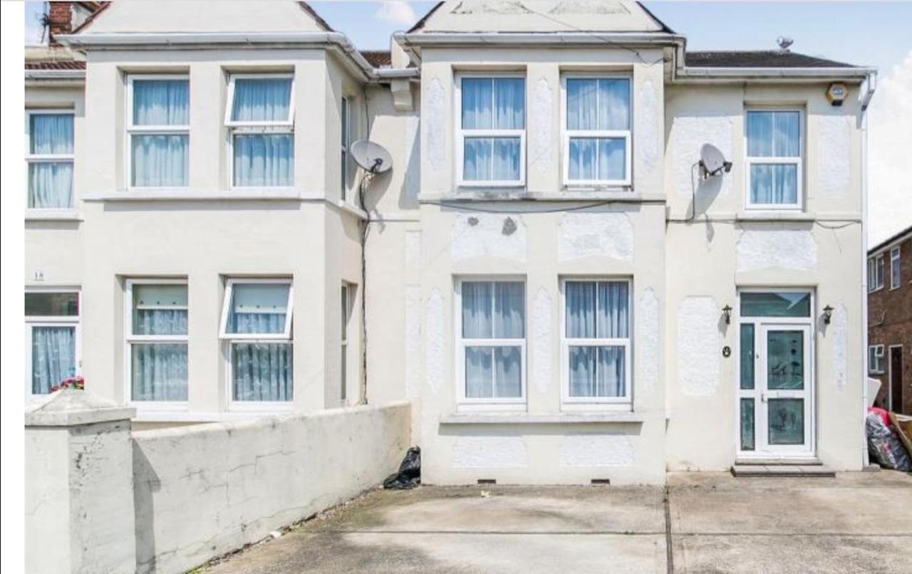 Grandeur Holiday Home, With Free Parking クラクトン・オン・シー エクステリア 写真