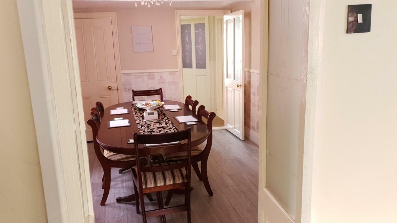 Grandeur Holiday Home, With Free Parking クラクトン・オン・シー エクステリア 写真