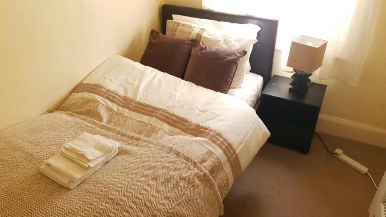 Grandeur Holiday Home, With Free Parking クラクトン・オン・シー エクステリア 写真