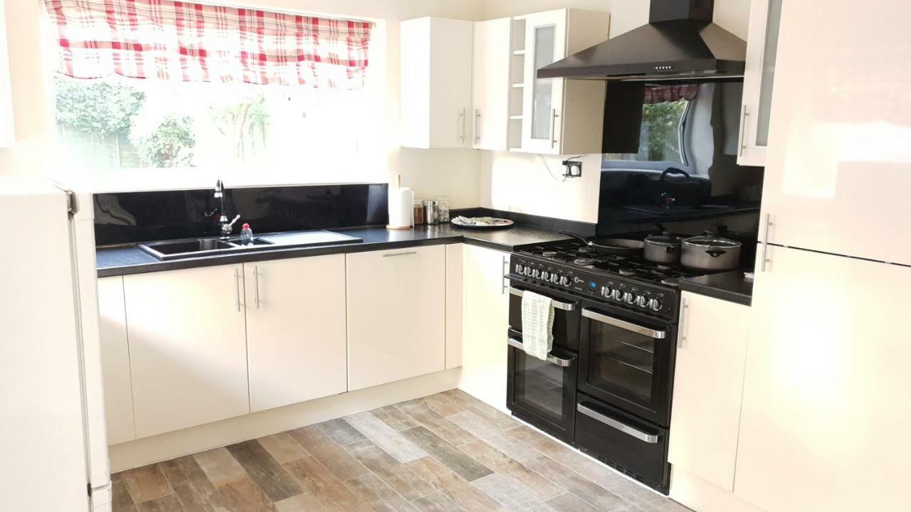 Grandeur Holiday Home, With Free Parking クラクトン・オン・シー エクステリア 写真